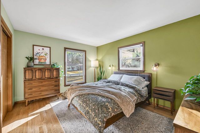 13500 W Old Oak LANE, New Berlin, WI 53151