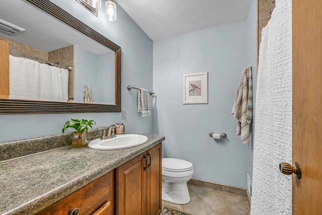 13500 W Old Oak LANE, New Berlin, WI 53151