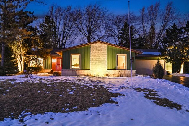 13500 W Old Oak LANE, New Berlin, WI 53151