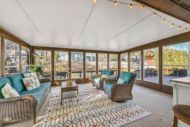 13500 W Old Oak LANE, New Berlin, WI 53151