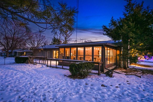 13500 W Old Oak LANE, New Berlin, WI 53151