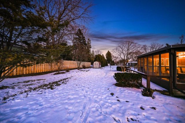 13500 W Old Oak LANE, New Berlin, WI 53151