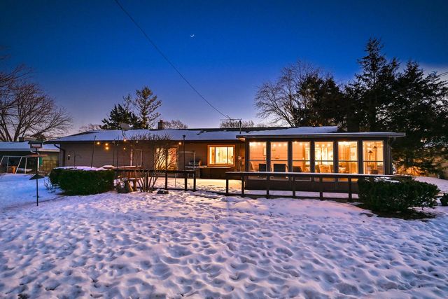 13500 W Old Oak LANE, New Berlin, WI 53151