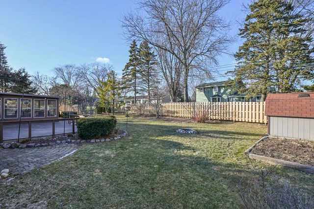 13500 W Old Oak LANE, New Berlin, WI 53151