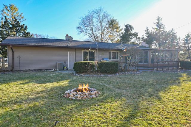 13500 W Old Oak LANE, New Berlin, WI 53151