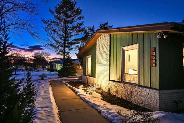 13500 W Old Oak LANE, New Berlin, WI 53151