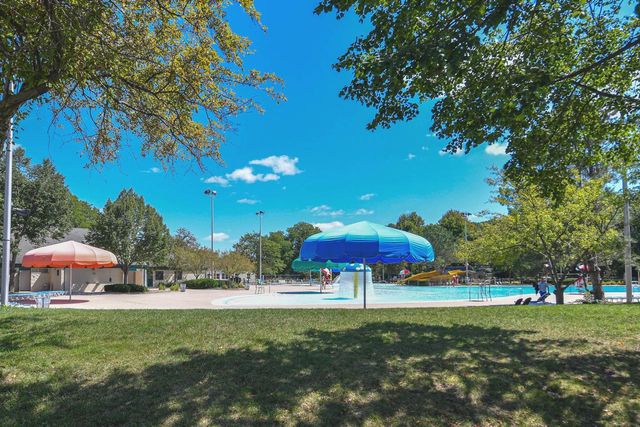 13500 W Old Oak LANE, New Berlin, WI 53151