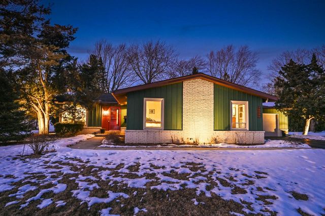 13500 W Old Oak LANE, New Berlin, WI 53151