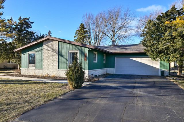 13500 W Old Oak LANE, New Berlin, WI 53151