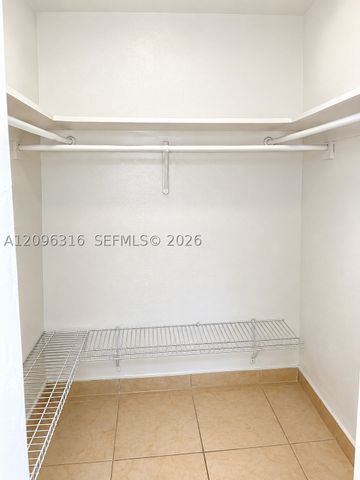 6850 W 14th Ct B15, Hialeah, FL 33014