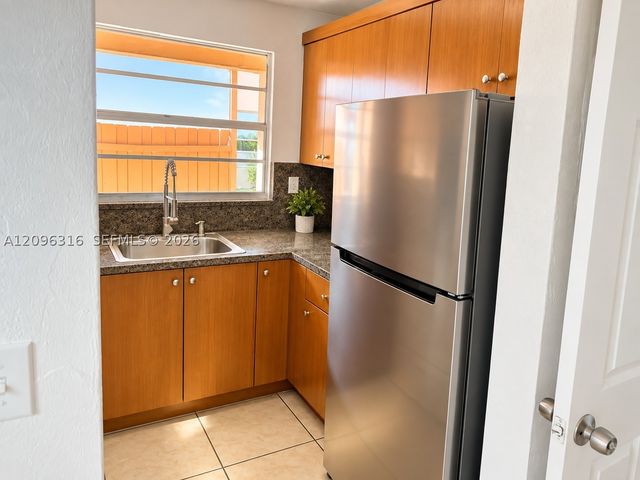 6850 W 14th Ct B15, Hialeah, FL 33014