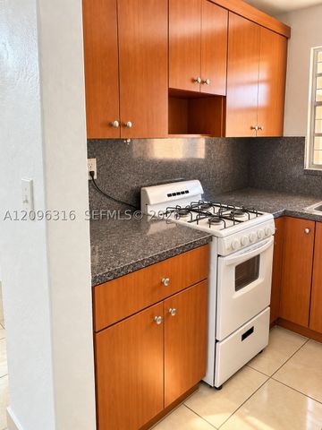 6850 W 14th Ct B15, Hialeah, FL 33014