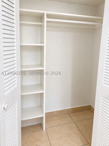 6850 W 14th Ct B15, Hialeah, FL 33014