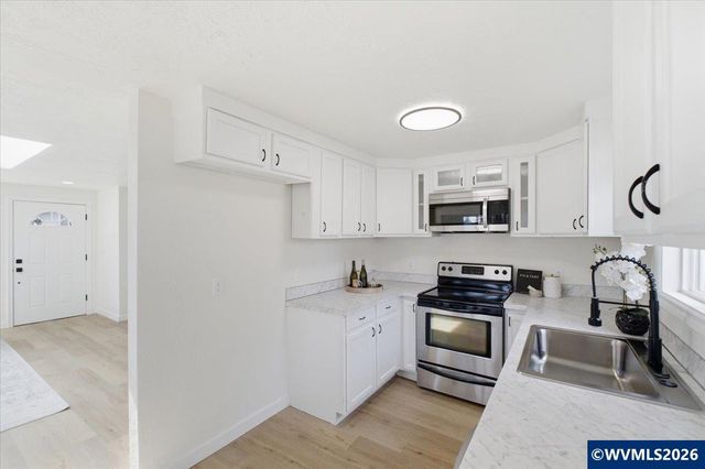 5341 Fox Ct S, Salem, OR 97306