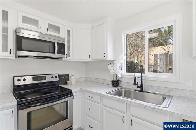 5341 Fox Ct S, Salem, OR 97306