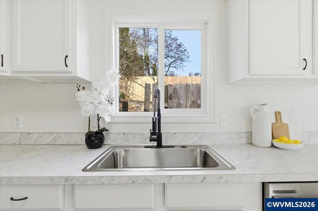 5341 Fox Ct S, Salem, OR 97306