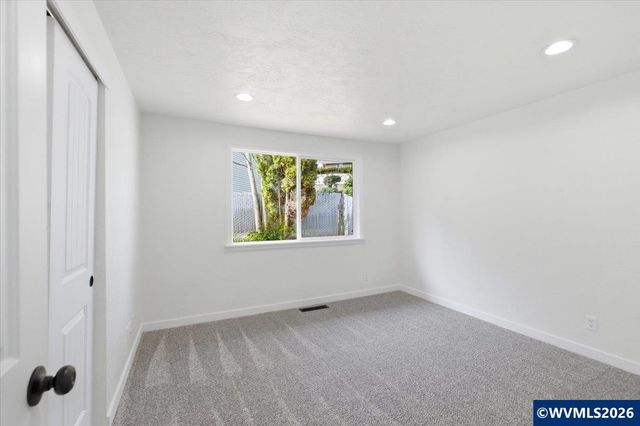 5341 Fox Ct S, Salem, OR 97306