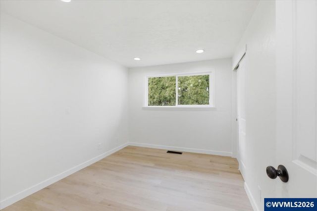 5341 Fox Ct S, Salem, OR 97306