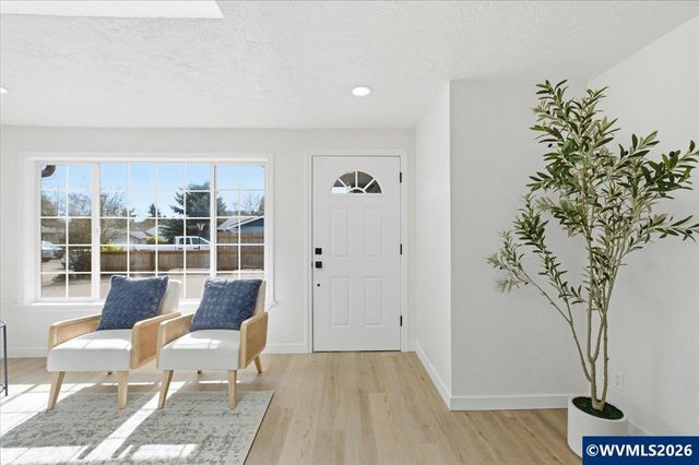 5341 Fox Ct S, Salem, OR 97306