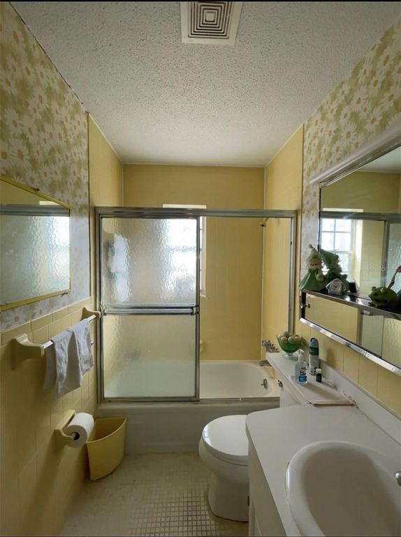 Image 21 of property listing at 26 FARMBROOK LANE, Palm Coast, FL 32137