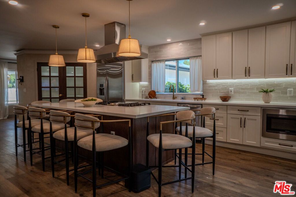 17516 17514 Raymer Street, Northridge, CA 91325 — exterior