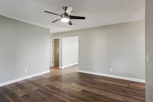 4207 Moss Hill Dr, Nunnelly, TN 37137