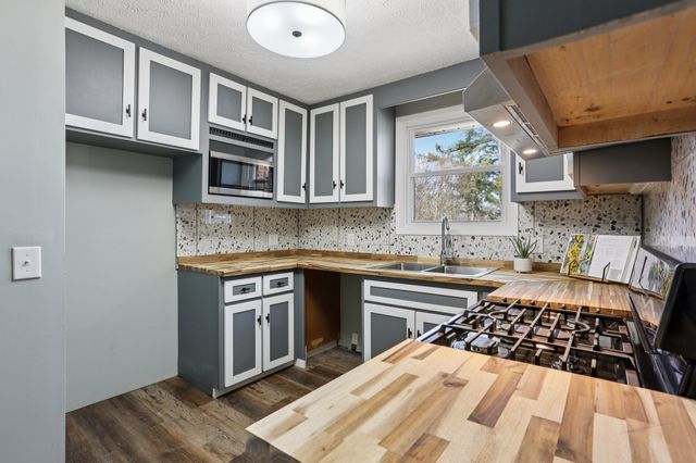 4207 Moss Hill Dr, Nunnelly, TN 37137