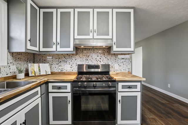 4207 Moss Hill Dr, Nunnelly, TN 37137