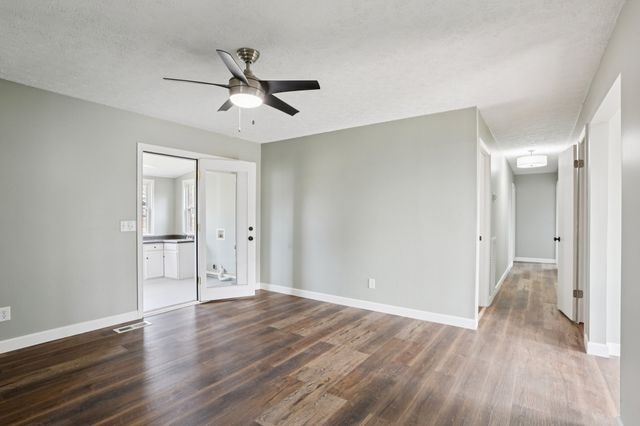 4207 Moss Hill Dr, Nunnelly, TN 37137