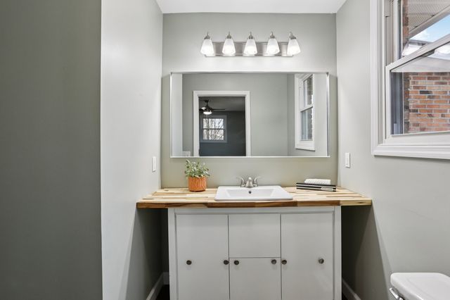 4207 Moss Hill Dr, Nunnelly, TN 37137