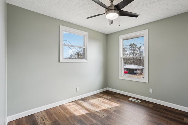 4207 Moss Hill Dr, Nunnelly, TN 37137