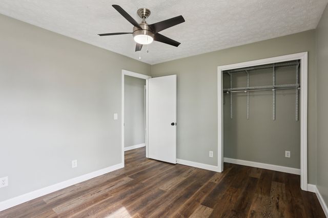 4207 Moss Hill Dr, Nunnelly, TN 37137