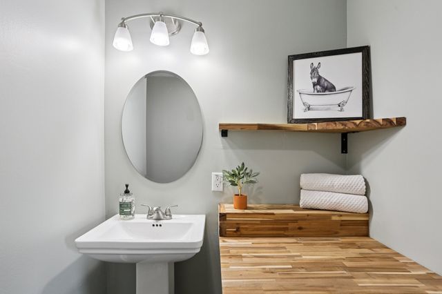 4207 Moss Hill Dr, Nunnelly, TN 37137