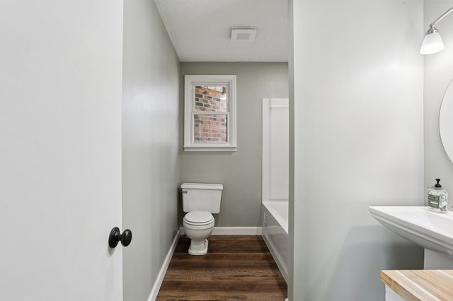 4207 Moss Hill Dr, Nunnelly, TN 37137