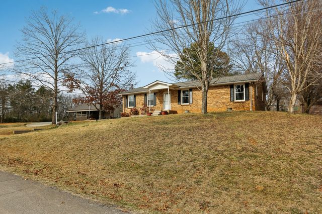 4207 Moss Hill Dr, Nunnelly, TN 37137