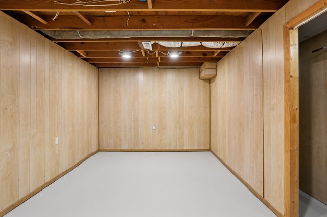 4207 Moss Hill Dr, Nunnelly, TN 37137