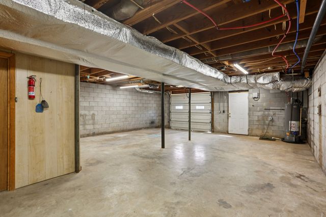 4207 Moss Hill Dr, Nunnelly, TN 37137