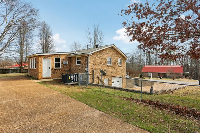 4207 Moss Hill Dr, Nunnelly, TN 37137