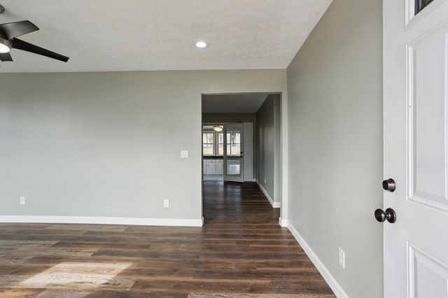 4207 Moss Hill Dr, Nunnelly, TN 37137