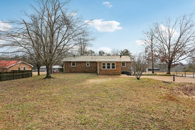 4207 Moss Hill Dr, Nunnelly, TN 37137