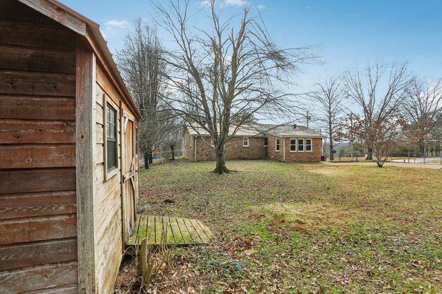 4207 Moss Hill Dr, Nunnelly, TN 37137