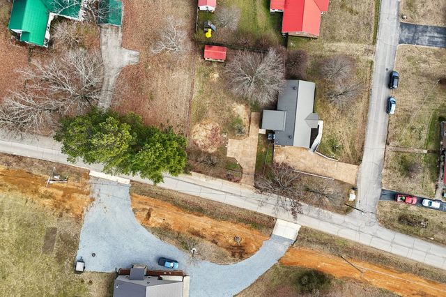 4207 Moss Hill Dr, Nunnelly, TN 37137