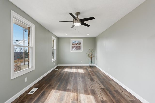 4207 Moss Hill Dr, Nunnelly, TN 37137