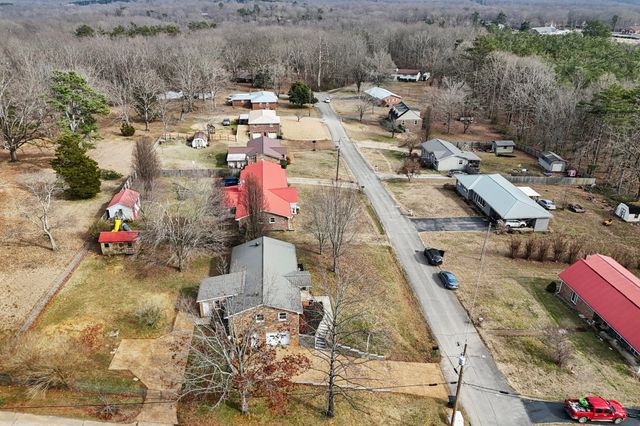 4207 Moss Hill Dr, Nunnelly, TN 37137