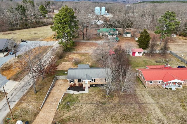 4207 Moss Hill Dr, Nunnelly, TN 37137