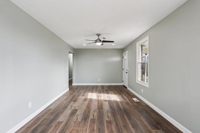 4207 Moss Hill Dr, Nunnelly, TN 37137