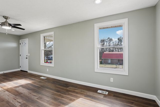 4207 Moss Hill Dr, Nunnelly, TN 37137