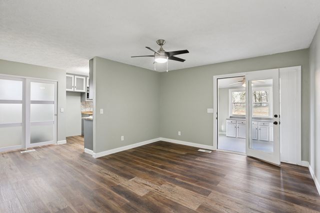 4207 Moss Hill Dr, Nunnelly, TN 37137