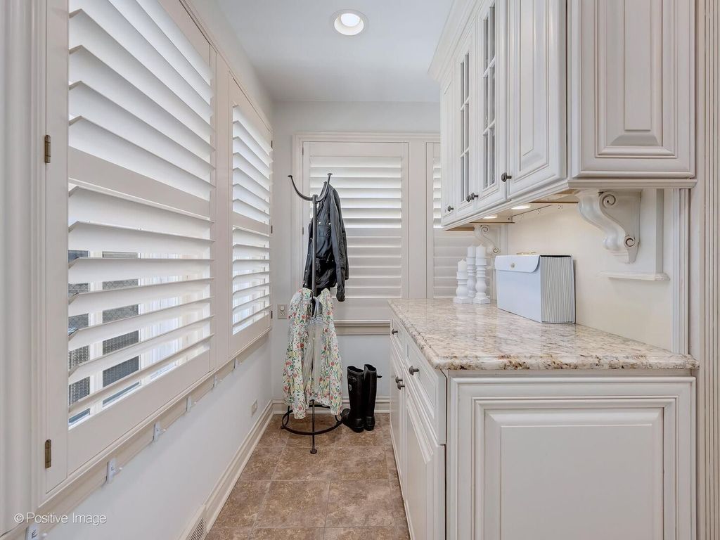 Image 18 of property listing at 601 S Brainard Avenue, La Grange, IL 60525
