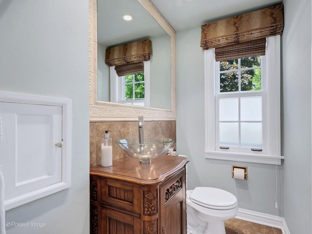 Image 19 of property listing at 601 S Brainard Avenue, La Grange, IL 60525
